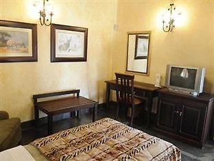 The Big Five Lodge Gaborone Extérieur photo